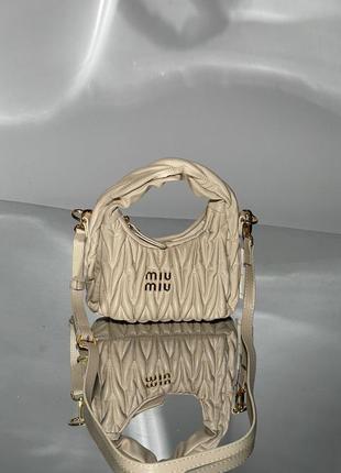 Жіноча сумка в стилі wander matelassé nappa leather mini hobo bag beige люкс якість7 фото