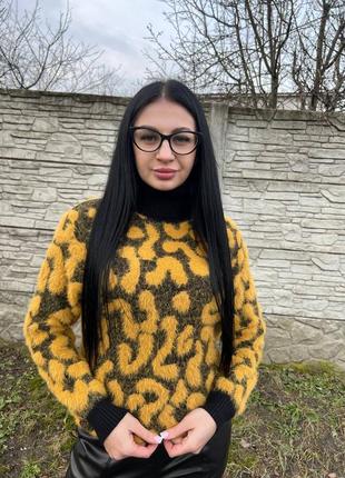 Женский теплый свитер с горлом на зиму
