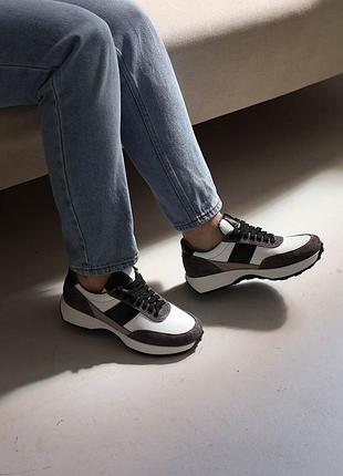 Жіночі світлі кросівки з темними вставками шкіра та замша