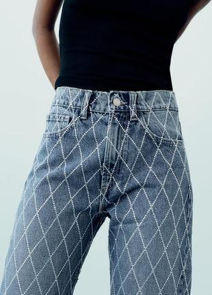 Голубые джинсы zara trf mid-rise стразы брюки камушки блестящие сияющие7 фото