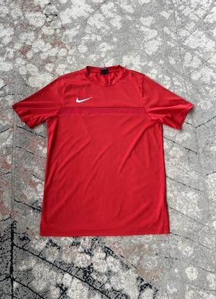 Спортивна футболка nike dri-fit