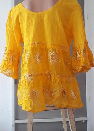 Яскрава жовта блуза