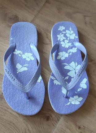 Зручні капці фірми adidad