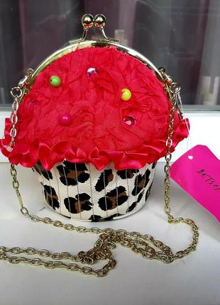 Трендова фірмова сумка betsey johnson .