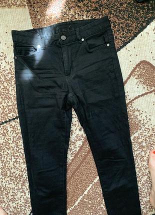 Джинси скінні чорного кольору