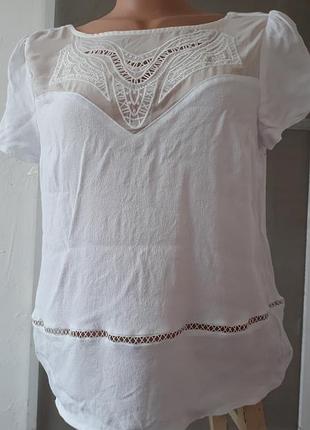 Блуза белая с кружевом