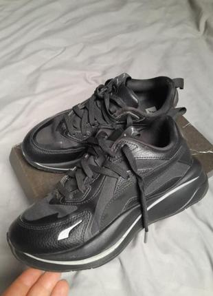 Кросівки dos modelos retro running de Knit puma y Reebok