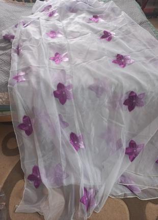 Тюль бело с цветками