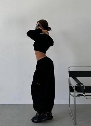 Спортивный костюм двойка короткая кроп кофта худи толстовка с капюшоном на молнии штаны карго с карманами джоггеры на резинке серый черный белый4 фото