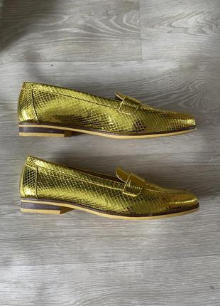 Золотые блестящие туфли лоферы6 фото