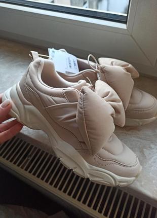 Кроссовки zara с бантом