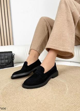 Замшеві жіночі лофери, туфлі чорного кольору