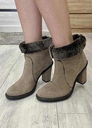 Замшеві ботильйони зара