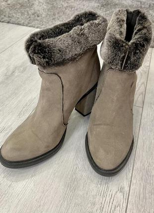 Замшеві ботильйони зара