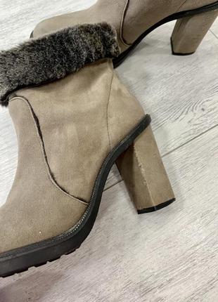 Замшеві ботильйони зара