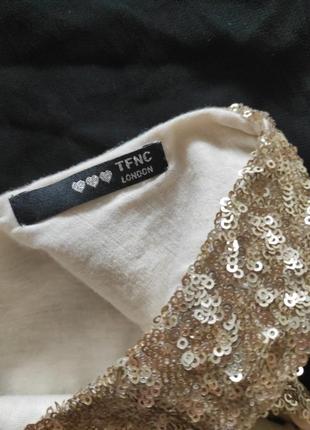 Чудесное платье с золотистыми пайеткпми