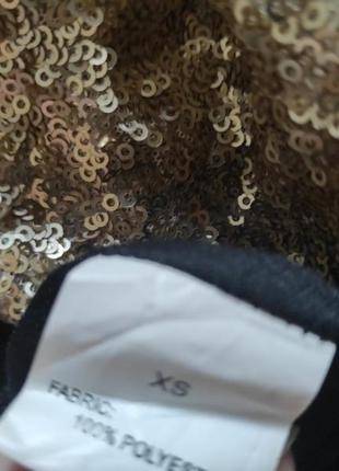 Чудесное платье с золотистыми пайеткпми