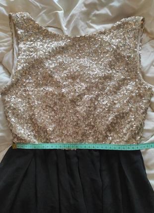 Чудесное платье с золотистыми пайеткпми