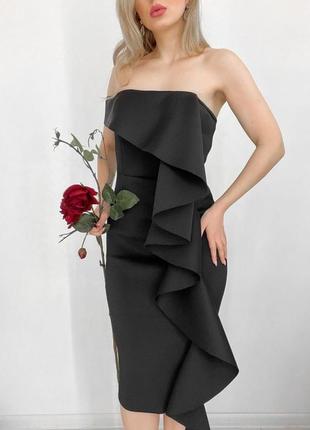 Черное неопреновое платье с воланами