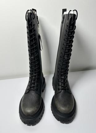 Ботинки на плоской подошве фирменные женские stradivarius стильные актуальные высокие сапожки7 фото