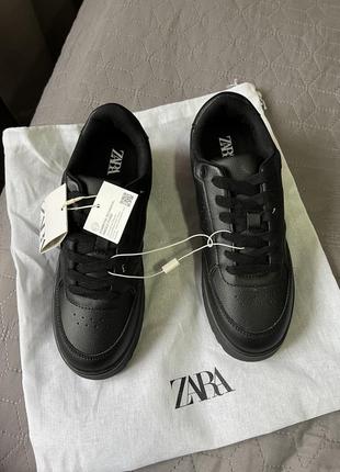 Кроссовки zara