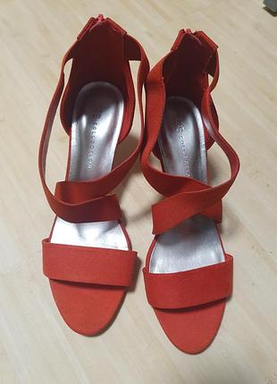 Коралловые флоковые босоножки р.40-41
