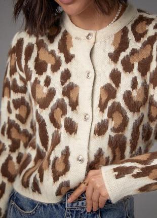 Женский укороченный кардиган с леопардовым принтом4 фото