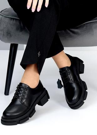Жіночі туфлі на шнурівці натуральна замша та шкіра чорні