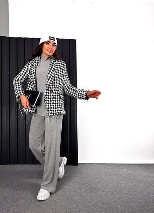 Трендовий якісний жіночий оверсайз костюм гольф і брюки в рубчик однотонний комплект на легкому флісі3 фото