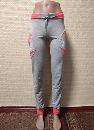 Спортивні сірі штани