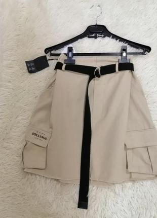 Джинсовая юбка с накладными карманами карго без пояса2 фото