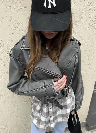 Женская короткая винтажная куртка косуха4 фото