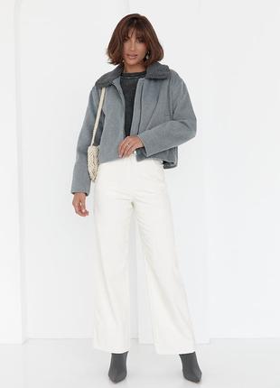 Стильное короткое женское пальто из кашемира молочного или серого цвета.6 фото
