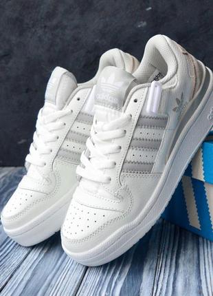 Женские кроссовки белые с серым в стиле adidas4 фото