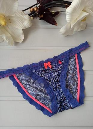 Гладенькі трусики бікіні з вузьким мереживом