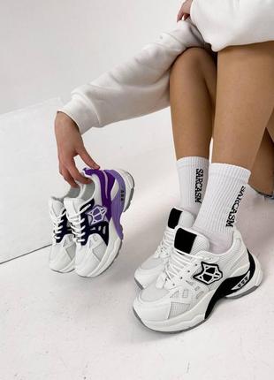 Трендові кросівки вульф на підвищеній підошві білі з чорними та фіолетовими вставками