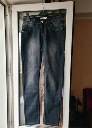 Джинсы