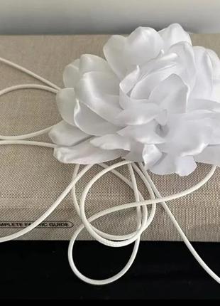 Чокер троянда біла велика на довгому шнурі стильна прикраса подарунок2 фото