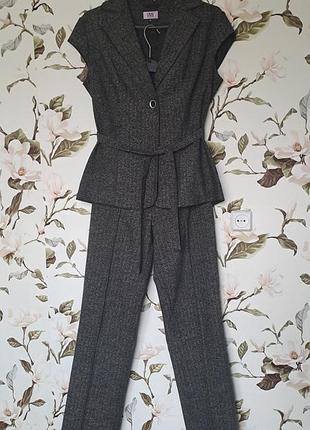 Брючный костюм, жилет и брюки vilonna