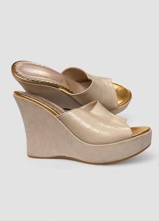 Шльопанці капці босоніжки сандалі туфлі літнє взуття обувь женская жіноче на підйомі на платформі на каблуку летючі обувь женская літнє жіноче взуття