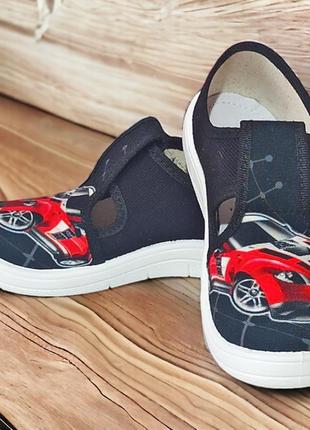 Тапочки капчики валді waldi гриша червона машина чорні хлопчику до садочка