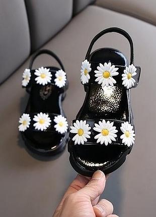 Боссоніжки на дівчинку