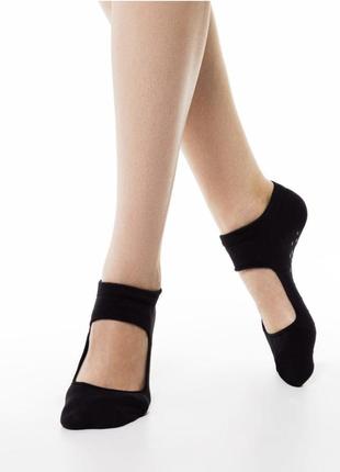 Шкарпетки для йоги з антиковзаючою підошвою чорні і білі 36-39