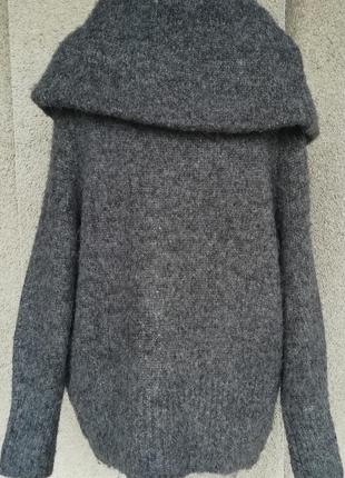 Женский теплый свитер с открытыми плечами4 фото