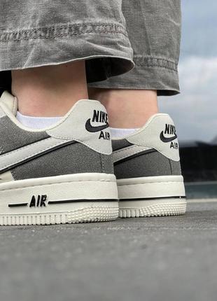 Женские кроссовки nike air force 1 low beige grey6 фото