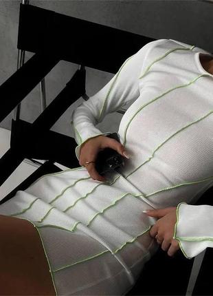 Крутое эффектное платье мини трикотажное с длинными рукавами оригинальное