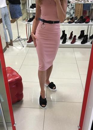 Пудровое плаття міді поатье за коліно плаття по фігурі плаття в рубчик