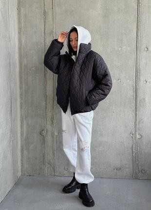 Женская яркая стильная оверсайз кроя стеганая куртка осень-зима утепленная силиконом на подкладке7 фото
