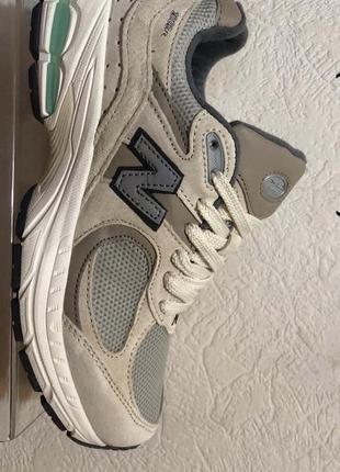 Модні замшеві кросівки new balance 2002 r beige  замшевые кроссовки нью беланс 2002 р бежевые, серые1 фото