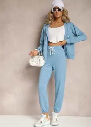 Блакитний спортивний костюм